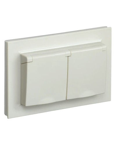 Розетка 2-местная с з/к РСбш12-3-44-БрКр бежевый BRITE (BR-R26-16-44-K10-F). Розетка с заземлением с защитными шторками и крышкой в сборе. IEK в Грозном